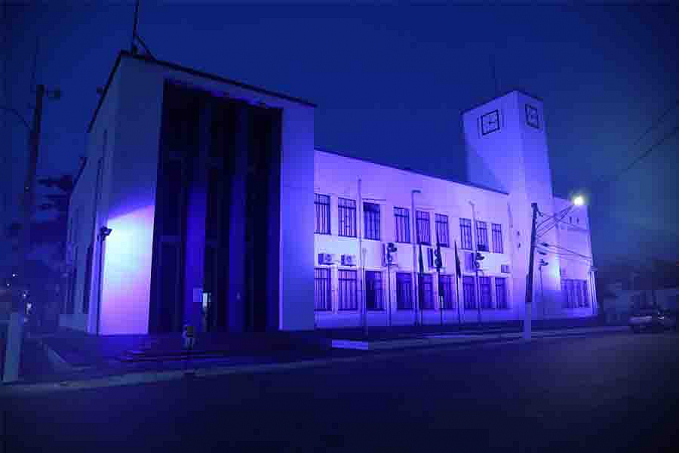 Prédio do Relógio ganha iluminação azul durante o mês de novembro - News Rondônia