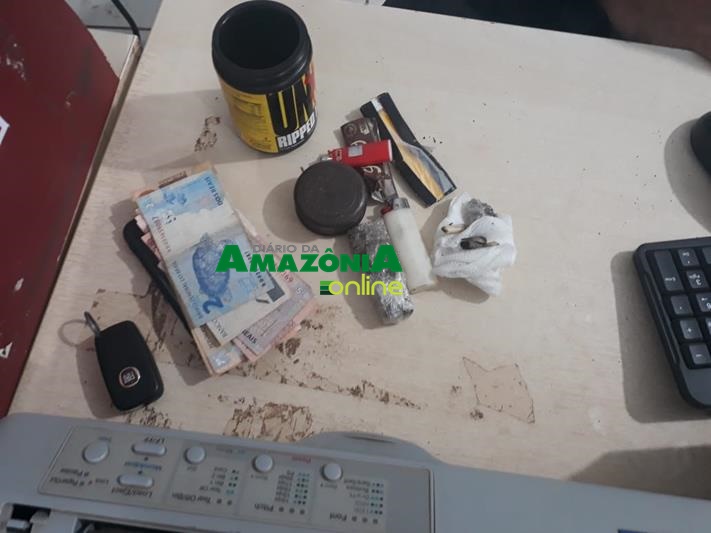 PM FLAGRA TRIO COM DROGAS NO ESPAÇO ALTERNATIVO APÓS DENÚNCIA - News Rondônia