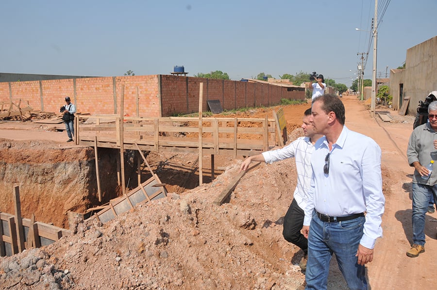 PREFEITO VISTORIA OBRAS EM EXECUÇÃO NA ZONA LESTE ACOMPANHADO DA IMPRENSA - News Rondônia
