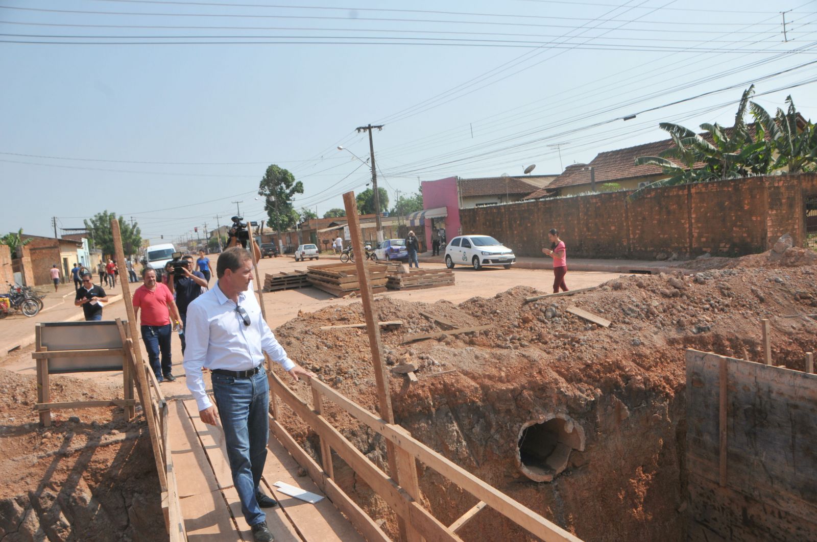 PREFEITO VISTORIA OBRAS EM EXECUÇÃO NA ZONA LESTE ACOMPANHADO DA IMPRENSA - News Rondônia