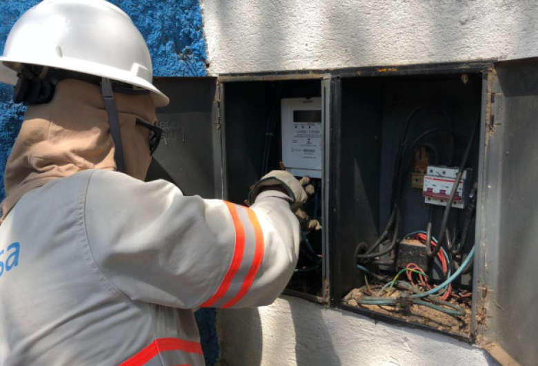 Enquanto realizava troca de medidor, funcionário da Energisa é assaltado por dois criminosos - News Rondônia