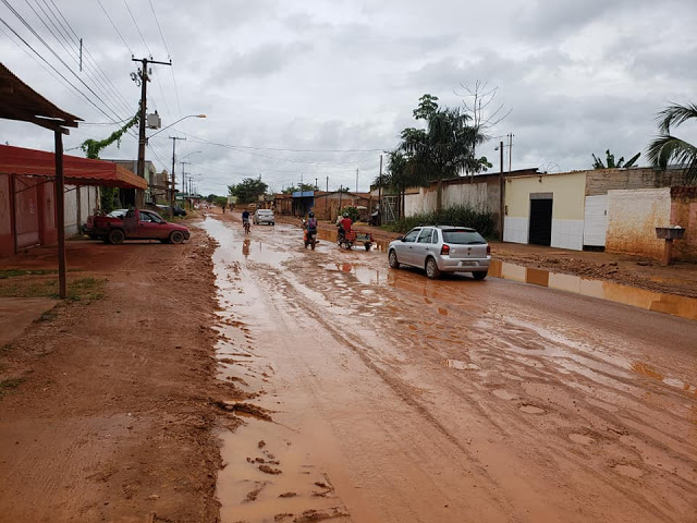 ENQUANTO CIDADE SE ACABA EM BURACOS E LAMA, SECRETÁRIO DE OBRAS VAI PASSEAR NA CHINA COM AMIGOS - News Rondônia
