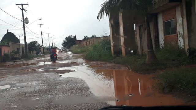 ENQUANTO CIDADE SE ACABA EM BURACOS E LAMA, SECRETÁRIO DE OBRAS VAI PASSEAR NA CHINA COM AMIGOS - News Rondônia