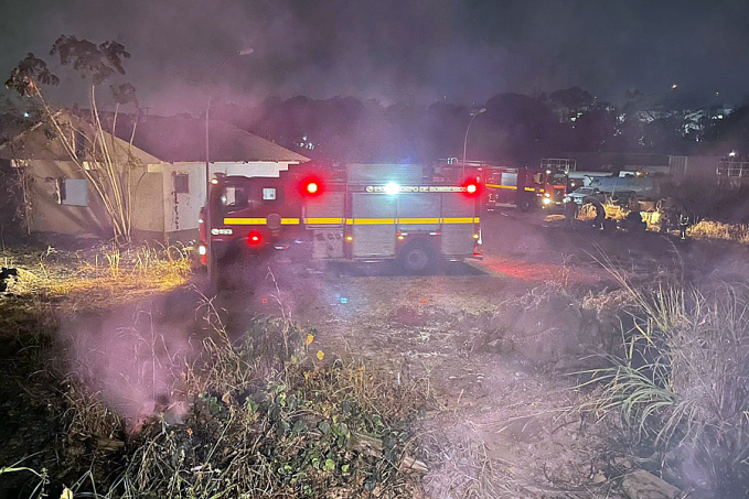 Fogo destrói vegetação próximo da Caerd e deixa funcionários e moradores da região preocupados - News Rondônia