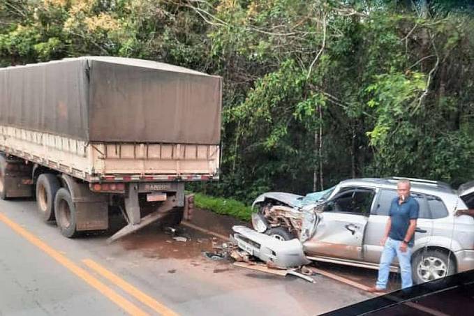 BR-364: Colisão entre carreta e carro deixa vítimas na rodovia - News Rondônia