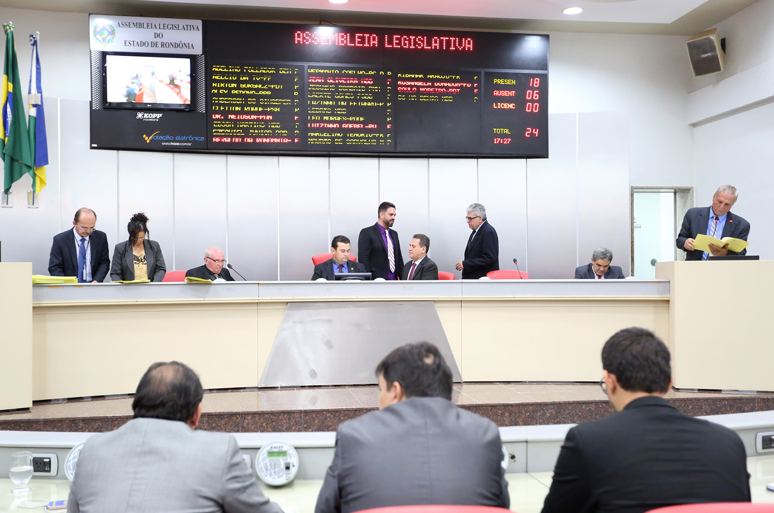 PARLAMENTARES ANALISAM E VOTAM VETOS DO EXECUTIVO E REMANEJAMENTO DE RECURSOS - News Rondônia