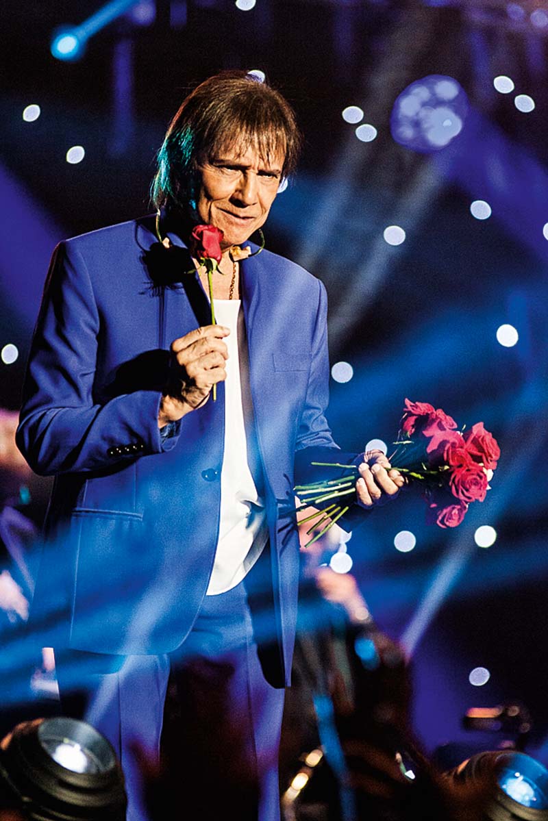 PIANO E 10 MÚSICAS: DETALHES DO SHOW EM LIVE DE ROBERTO CARLOS - News Rondônia