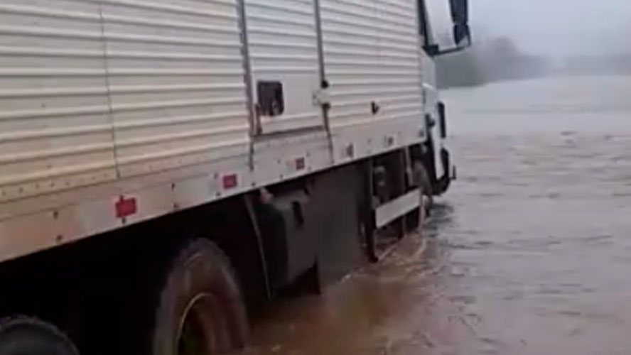 RODOVIAS BELÉM-BRASÍLIA E TRANSAMAZÔNICA ESTÃO INTRAFEGÁVEIS APÓS CHUVAS; VEJA OS VÍDEOS - News Rondônia