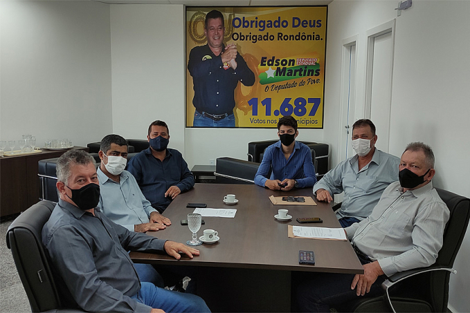 Deputado Edson Martins recebe demandas de representantes de Castanheiras - News Rondônia