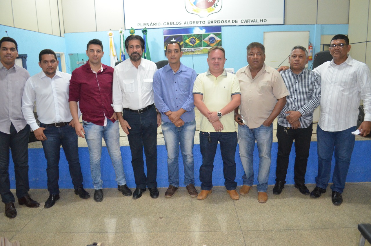 DEPOIS DE DOIS MESES SE ESCONDENDO DA JUSTIÇA, PRESIDENTE DA CÂMARA DE CANDEIAS ANULA CONVOCAÇÃO DE SUPLENTE E DEVOLVE MANDADO À DR. LUCIO - News Rondônia