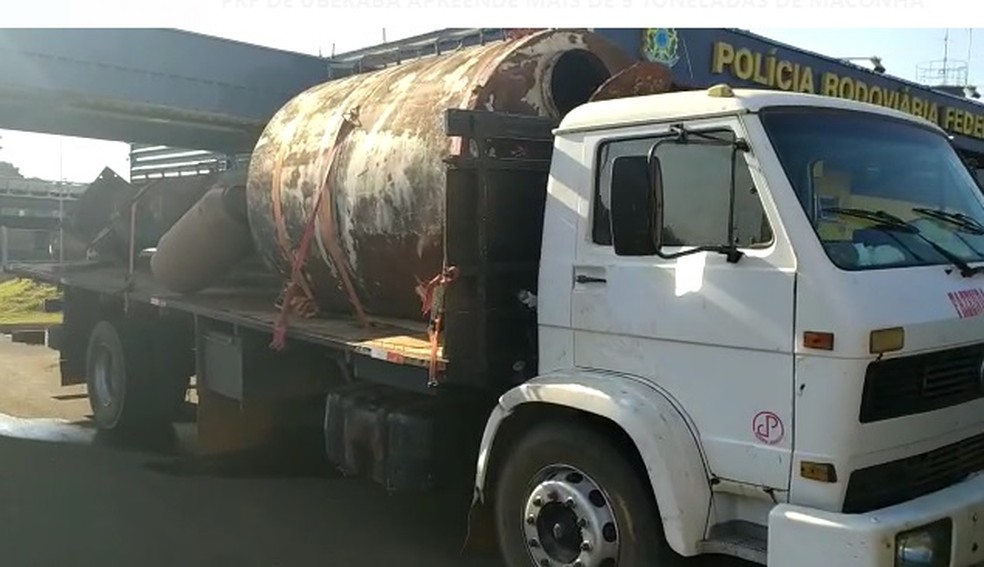 BR-364 - Polícia apreende 5 toneladas de maconha na saída de posto em MG - News Rondônia