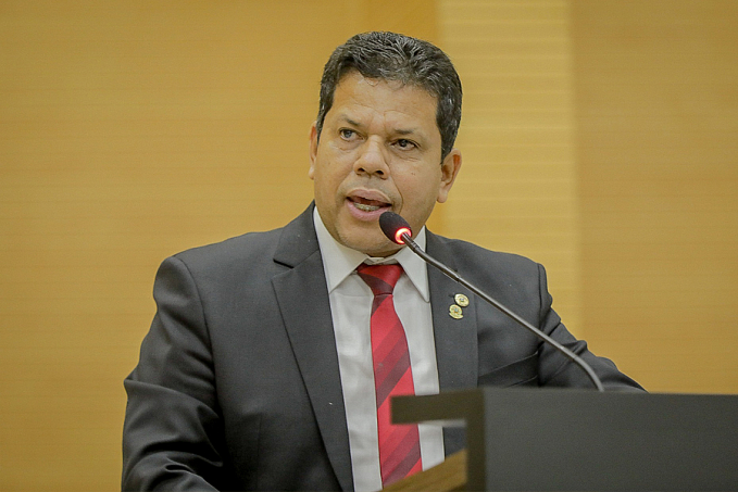 Em Candeias do Jamari mais de 2 mil famílias em vulnerabilidade recebem cestas básicas destinadas pelo deputado Jair Montes - News Rondônia