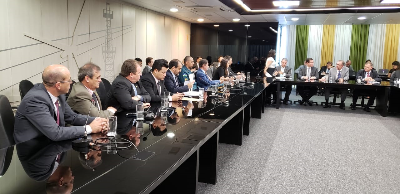 NO MINISTÉRIO DAS MINAS E ENERGIA, DEPUTADOS ESTADUAIS EXIGEM FIM DO AUMENTO DA TARIFA EM RONDÔNIA - News Rondônia