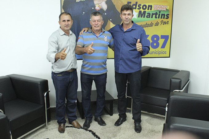 Alto Alegre dos Parecis: Deputado Edson Martins destina emenda parlamentar para aquisição de Pá Carregadeira - News Rondônia