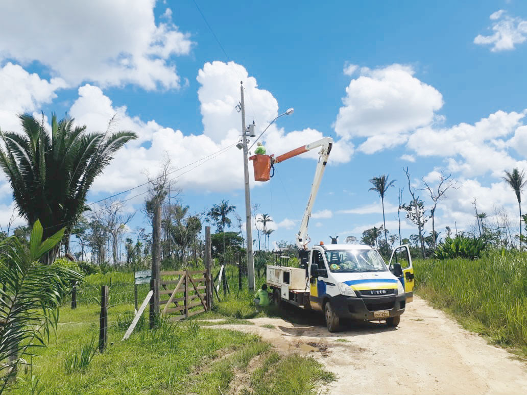 PREFEITURA DE PORTO VELHO ILUMINA COMUNIDADES RURAIS NA BR-319 - News Rondônia