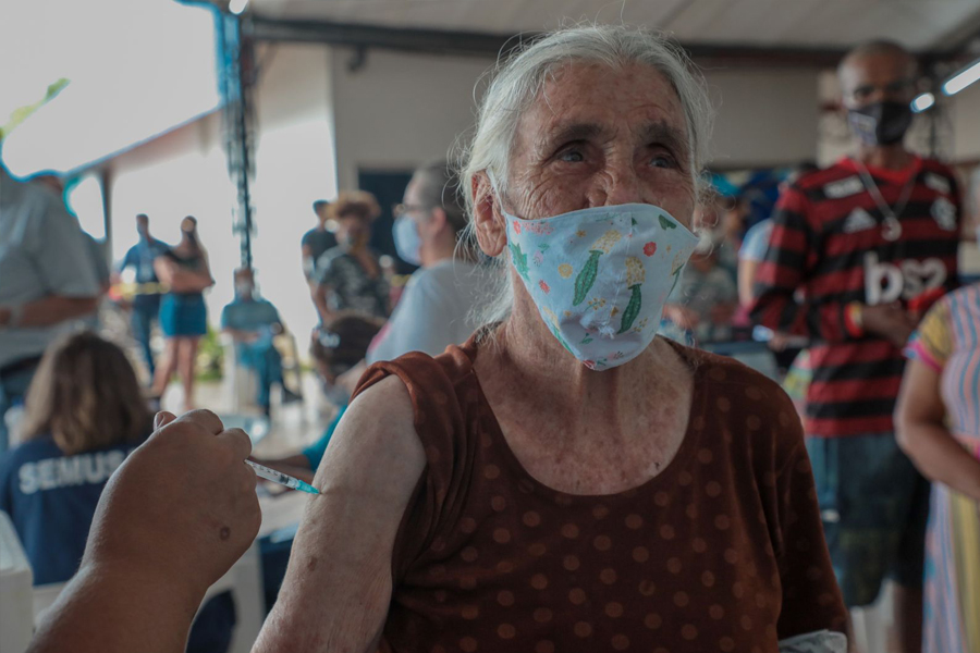 Pessoas que tomaram a primeira dose de Coronavac no dia 1° de abril vão receber a segunda dose hoje - News Rondônia