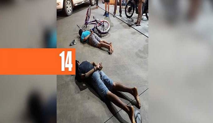 DUPLA É DETIDA COM ARMA DE BRINQUEDO APÓS ROUBAR CELULAR DE MULHER EM PARADA DE ÔNIBUS - News Rondônia