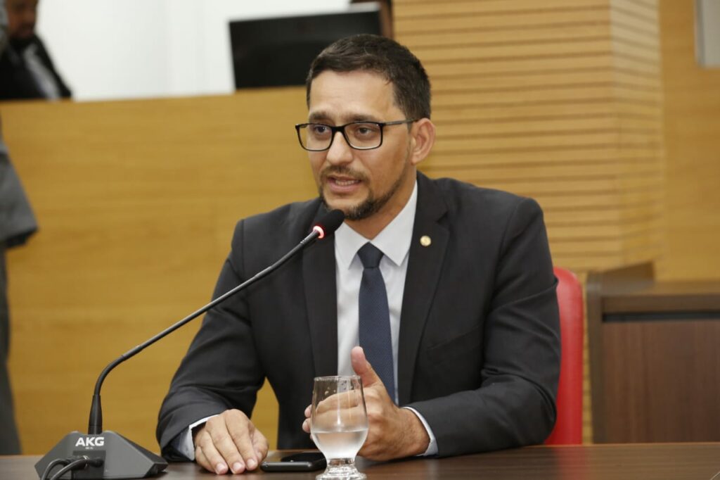COVID19 - DEPUTADO ANDERSON COBRA INFORMAÇÕES DO GOVERNO SOBRE DISPONIBILIZAÇÃO DE EPSIS PARA SERVIDORES DO DETRAN EM ATIVIDADE AO PÚBLICO - News Rondônia