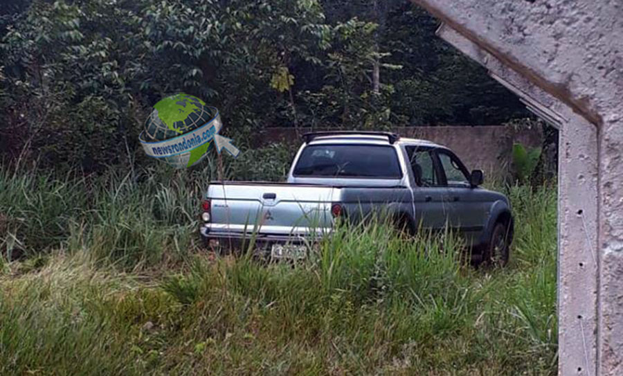 APÓS ROUBO DE CAMINHONETE, SUSPEITOS TROCAM TIROS COM A POLÍCIA E UM CRIMINOSO É MORTO (VÍDEO) - News Rondônia