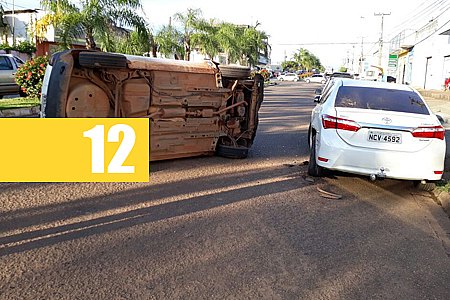 MOTORISTA TOMBA VEÍCULO AO BATER EM CARRO DE LUXO ESTACIONADO E FOGE ANTES DA POLÍCIA CHEGAR - News Rondônia