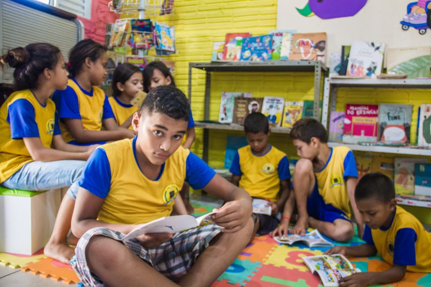 PROFESSORES PREMIADOS EM 1º LUGAR COM LIVRO APOIADO PELA FAPERO INVESTEM NA BIBLIOTECA ESCOLAR DA VILA PRINCESA, EM PORTO VELHO - News Rondônia