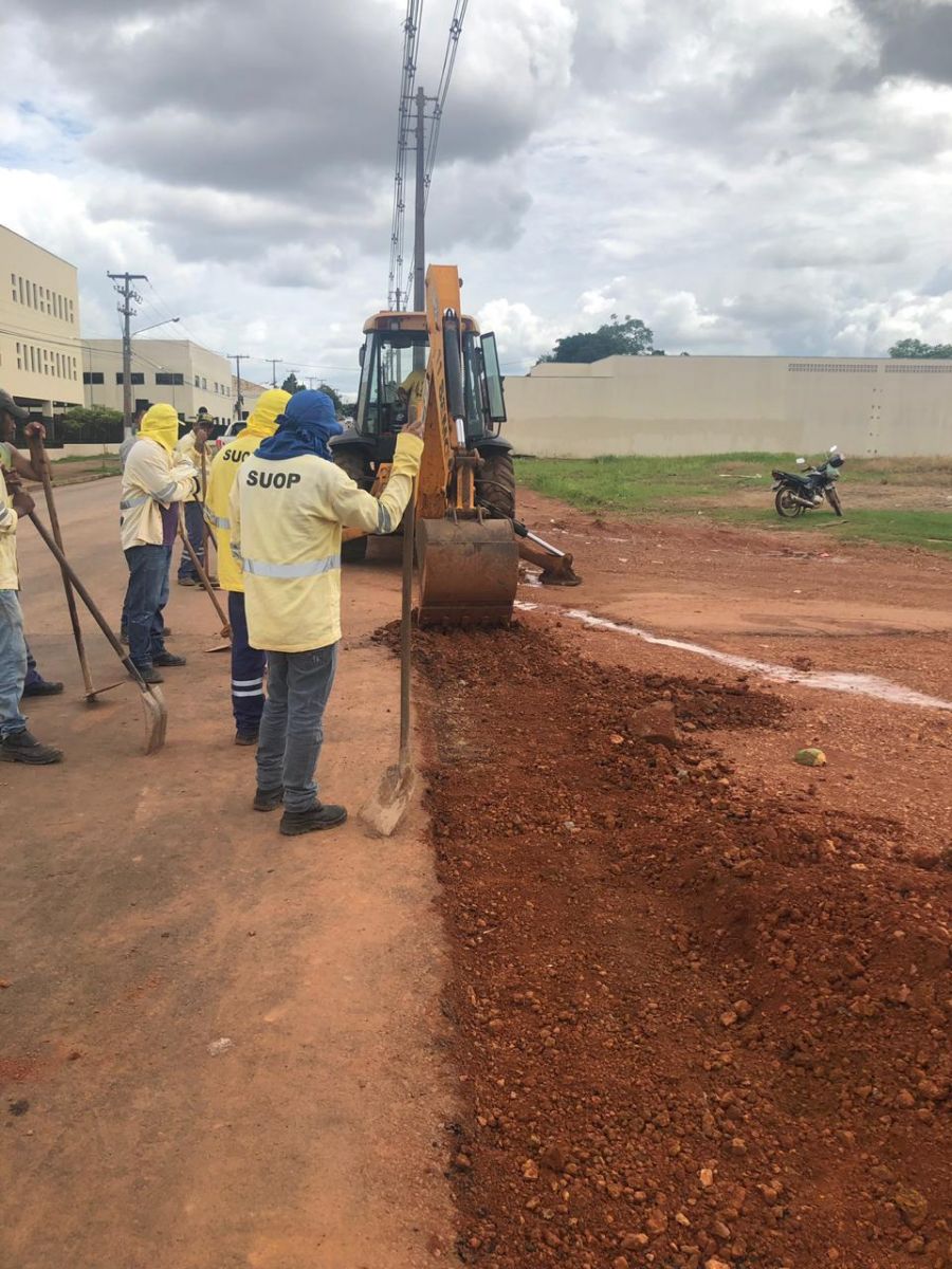 SEMISB FAZ ACABAMENTO DE OBRA NA AV. ROGÉRIO WEBER E TAPA BURACOS NA PINHEIRO MACHADO - News Rondônia