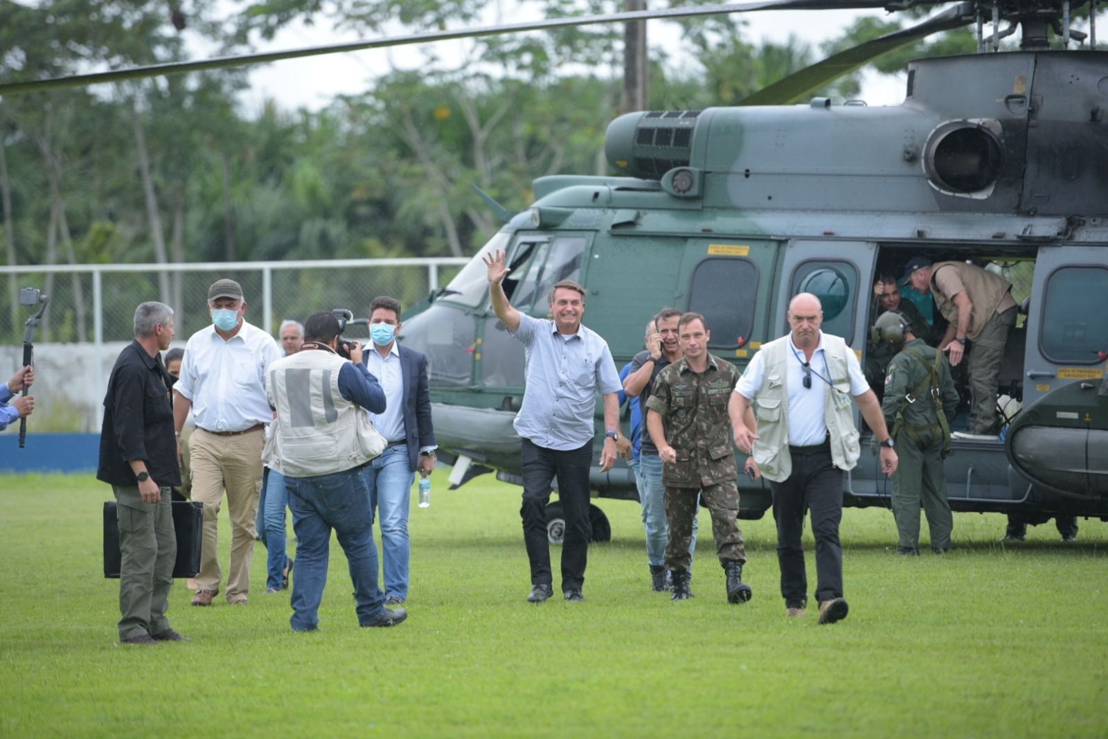 Em viagem ao Acre Bolsonaro acena com ajuda para socorrer as vítimas da alagação - News Rondônia