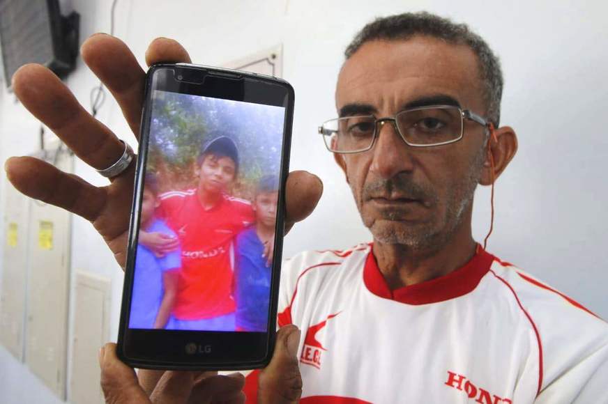PAI DE ADOLESCENTE MORTO POR BARCO USADO NA GRAVAÇÃO DA MINISSÉRIE DA GLOBO QUER JUSTIÇA - News Rondônia