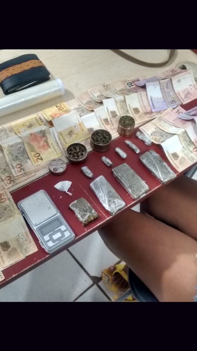 TRÁFICO: POPULAÇÃO DENUNCIA E POLÍCIA PRENDE TRIO NA ZONA SUL - News Rondônia