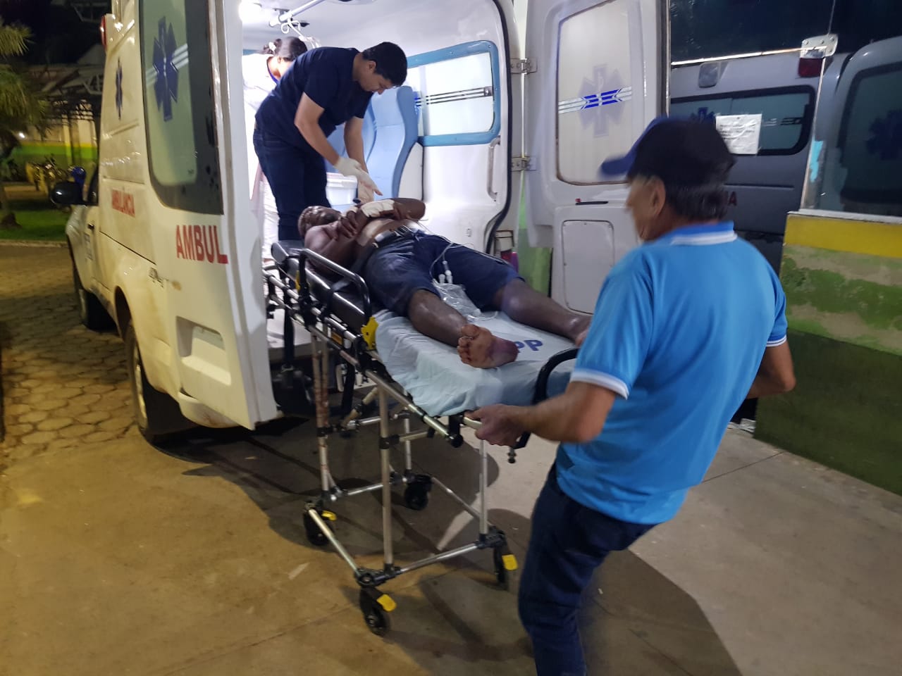 SUSPEITOS TENTAM INVADIR POSTO DE SAÚDE PARA MATAR HOMEM QUE FOI ESFAQUEADO EM BRIGA NO FORRÓ - News Rondônia