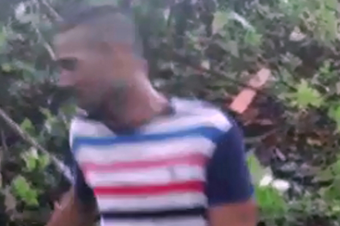 IMAGENS FORTES - Homem é espancado por facão ao roubar celular de trabalho - News Rondônia