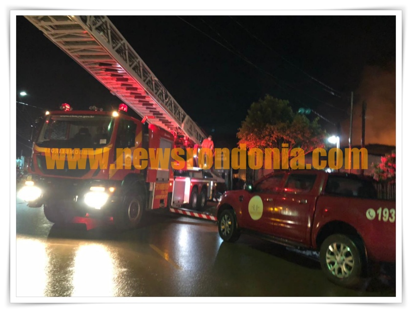 Incêndio destrói galpão de ferro Velho na zona leste de Porto Velho - News Rondônia
