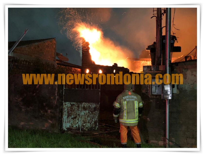 Incêndio destrói galpão de ferro Velho na zona leste de Porto Velho - News Rondônia