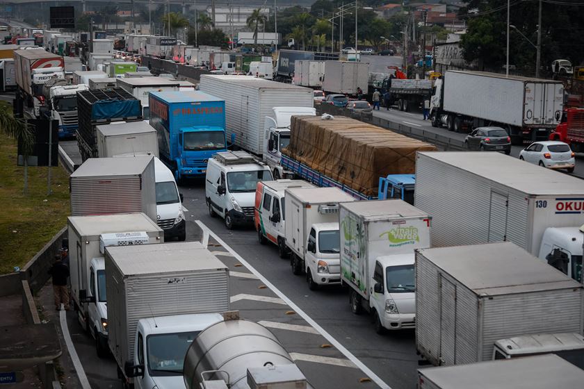 CAMINHONEIROS AUTÔNOMOS ACEITAM ACORDO E RECUAM DE GREVE DIA 29 DE ABRIL - News Rondônia