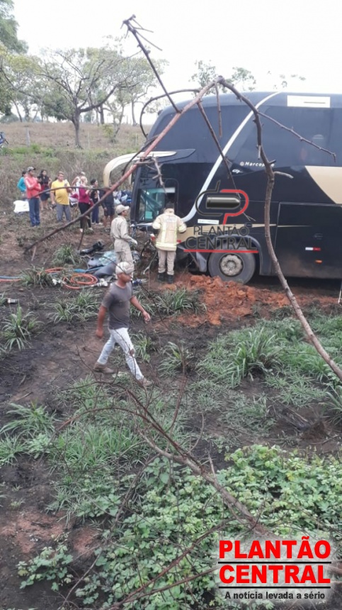 ACIDENTE FATAL COM TRÊS VÍTIMAS É REGISTRADO NA BR 364, IMAGENS FORTES CONFIRA - News Rondônia