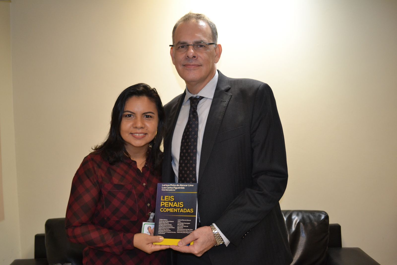 AMERON REALIZA PRIMEIRO SORTEIO DO LIVRO 'LEIS PENAIS COMENTADAS' ORGANIZADO POR MAGISTRADA DE RONDÔNIA - News Rondônia