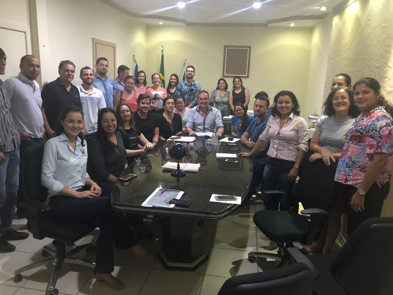 PREFEITURA DE ROLIM E SINSEZMAT ANUNCIAM FIM DOS SALÁRIOS BASE INFERIOR AO SALÁRIO MÍNIMO - News Rondônia