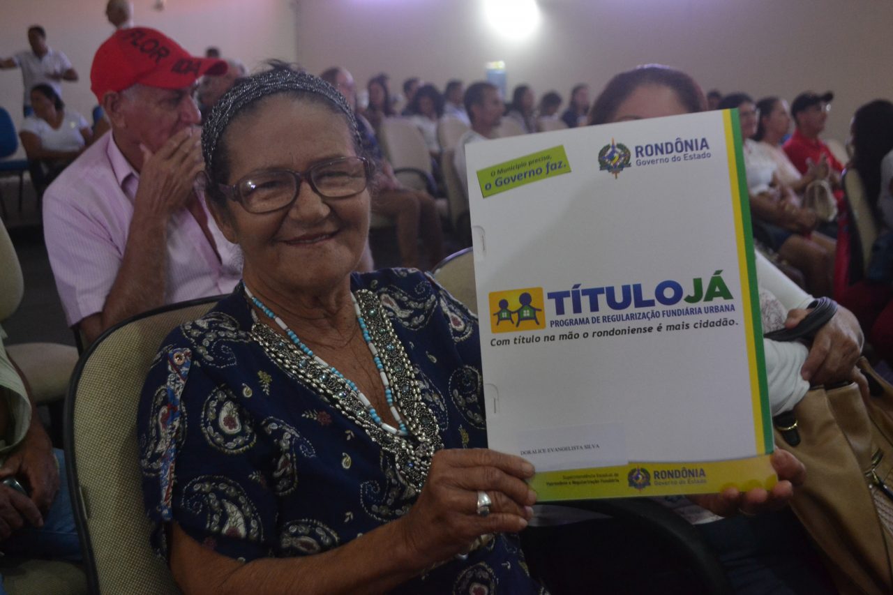 REGULARIZAÇÃO FUNDIÁRIA URBANA É REALIDADE PARA FAMÍLIAS DE BAIXA RENDA EM ESPIGÃO DO OESTE - News Rondônia