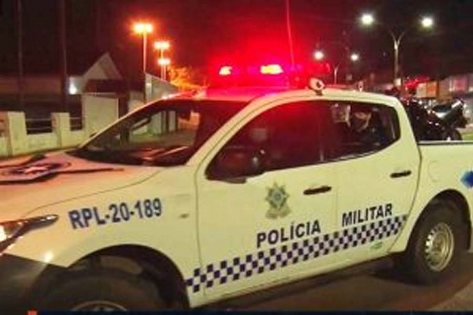 Motoqueiro inabilitado avança sinal vermelho e atropela criança após tentar fugir da polícia - News Rondônia