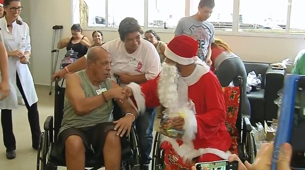 APÓS PERDER PERNA EM ACIDENTE, HOMEM VIRA PAPAI NOEL DE CENTRO DE REABILITAÇÃO E DÁ EXEMPLO DE INCLUSÃO - News Rondônia