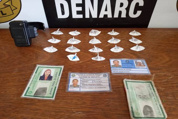 DENARC EM AÇÃO: Policiais apreende droga em residência de mulher que arrebentou tornozeleira eletrônica e fugiu - News Rondônia
