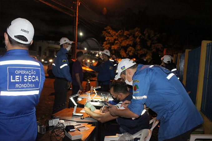 Assessor da ALE/RO cai bêbado na blitz da Lei Seca e tenta corromper agentes - News Rondônia
