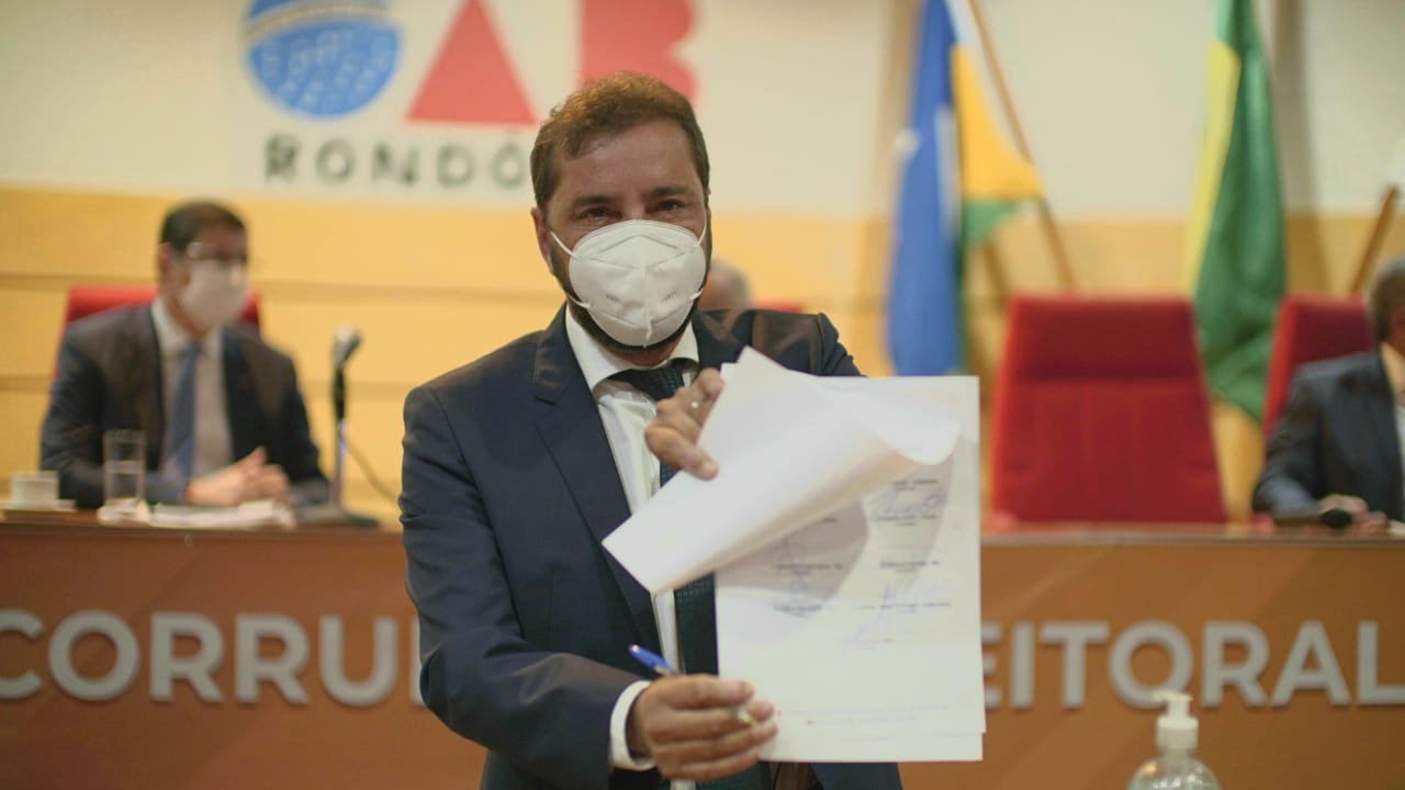 Hildon Chaves assina pacto e diz que a ética e os bons costumes não devem ir para a lata de lixo - News Rondônia