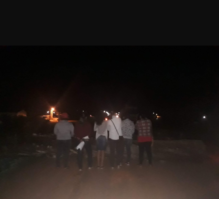 MORADORES DA PONTA DO ABUNÃ FECHAM A BR EM PROTESTO PELA FALTA DE TRANSPORTE ESCOLAR (VÍDEO) - News Rondônia