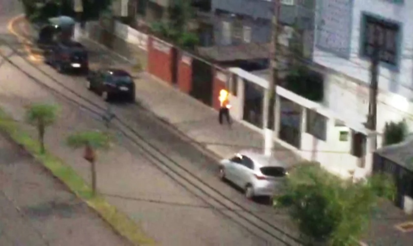 HOMEM ATEIA FOGO EM MORADOR DE RUA APÓS ACUSÁ-LO DE ROUBO EM SP; VÍDEO - News Rondônia
