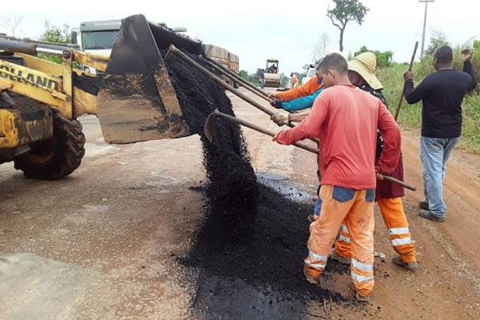 EMERGENCIAL - DER executa manutenção da rodovia 460 que dá acesso ao município de Buritis - News Rondônia