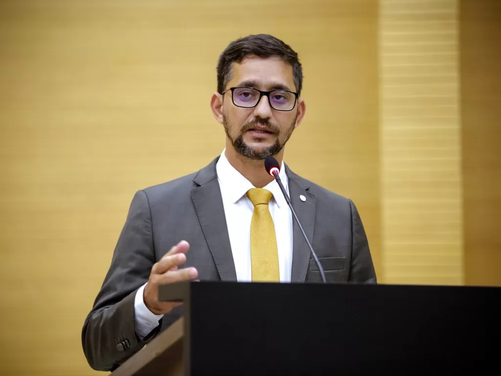 Deputado Anderson enaltece trabalho de Policiais Penais que evitaram entrada de materiais ilícitos que presos tentaram pegar no pátio do presídio através de buraco - News Rondônia