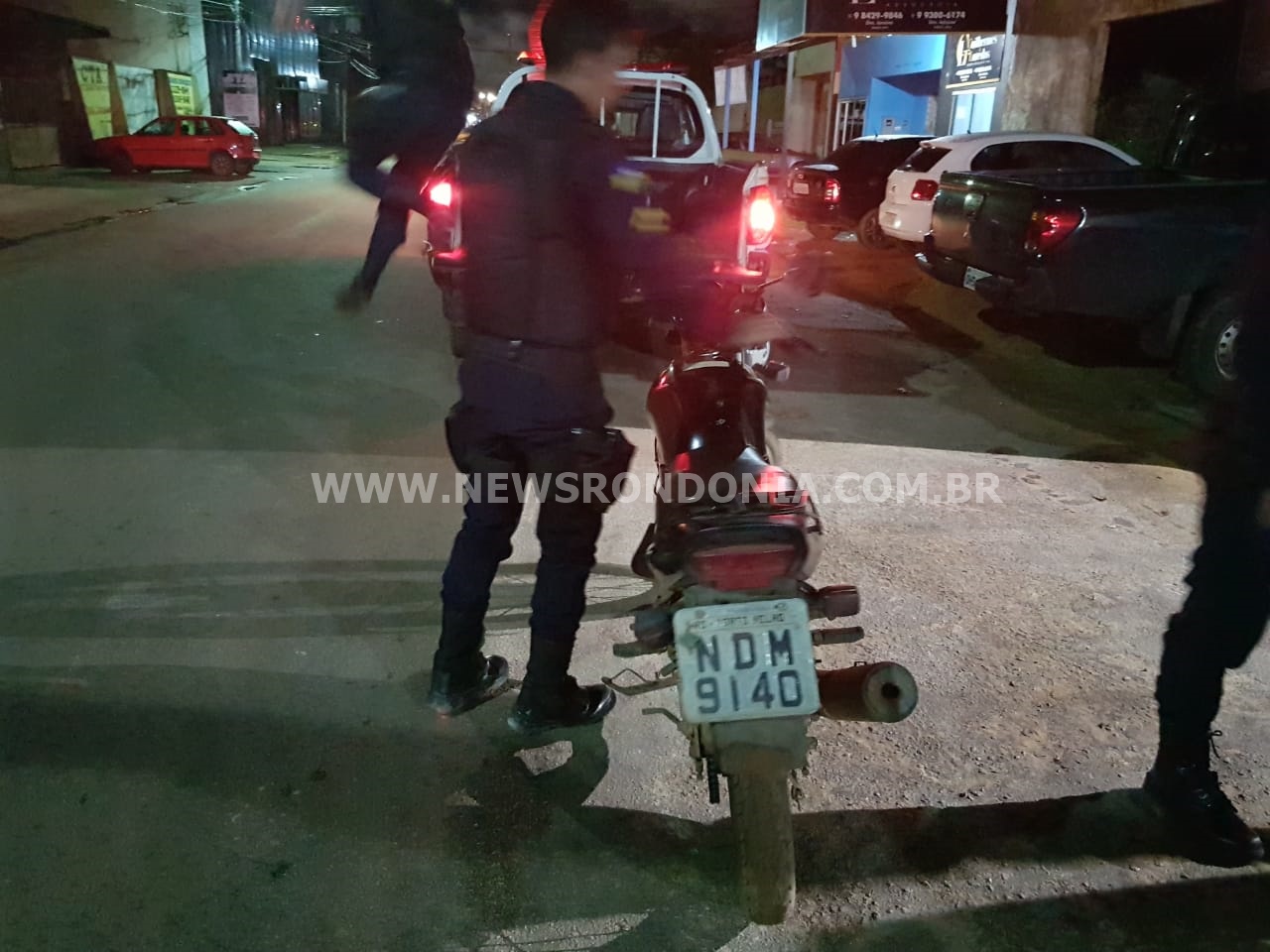 POLÍCIA PRENDE HOMEM TRANSITADO COM MOTO ROUBADA NA ZONA LESTE - News Rondônia