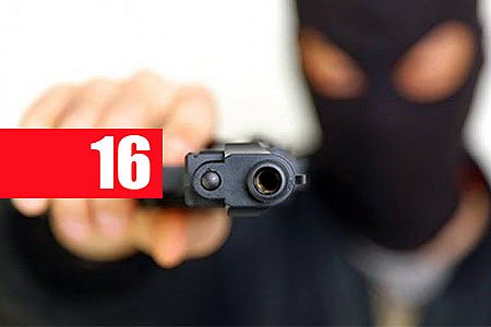 CRIMINOSOS FINGEM PRECISAR DE INFORMAÇÃO E ROUBAM MOTOCICLETA DE CASAL NA AVENIDA JATUARANA - News Rondônia