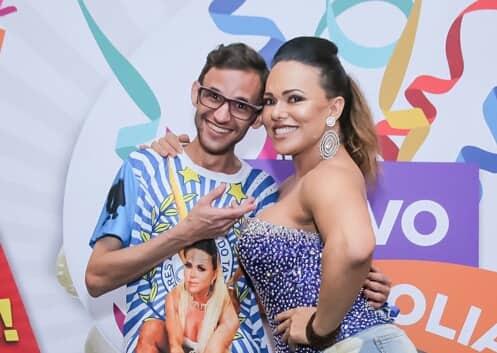 MAQUIADOR FAZ MARATONA DE PRODUÇÕES DURANTE ENSAIOS TÉCNICOS NO CARNAVAL DE SÃO PAULO - News Rondônia